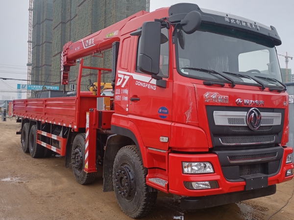 國六東風(fēng)暢行D7前四后八隨車(chē)吊新品上市