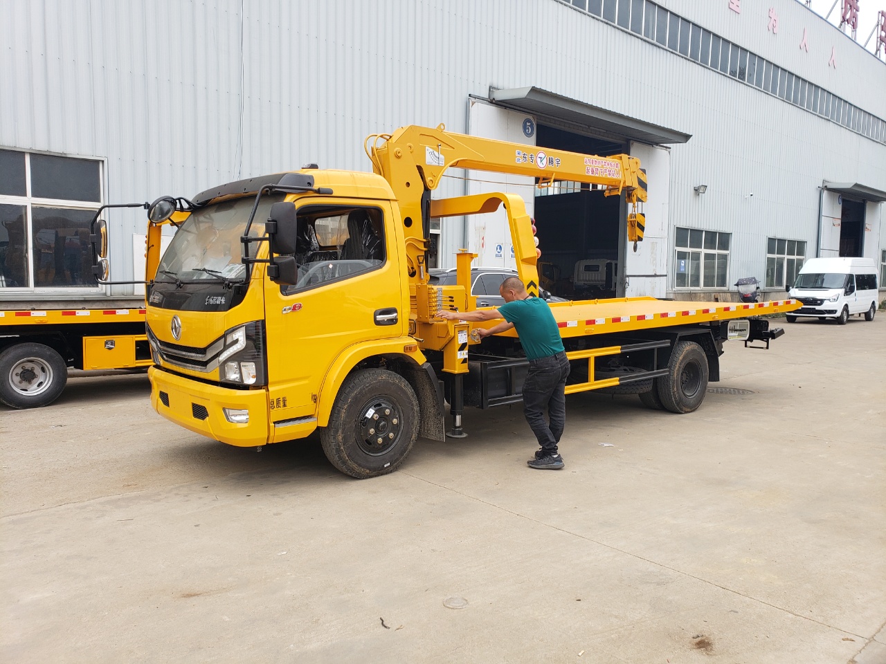 國六東風(fēng)多利卡D8排放一拖二清障車(chē)