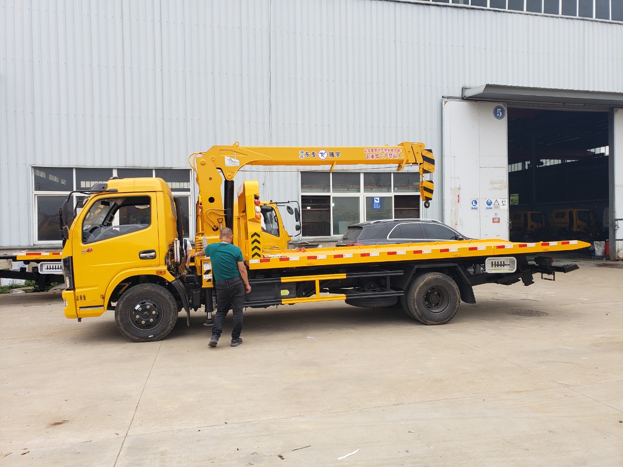 國六東風(fēng)多利卡D8排放一拖二清障車(chē)