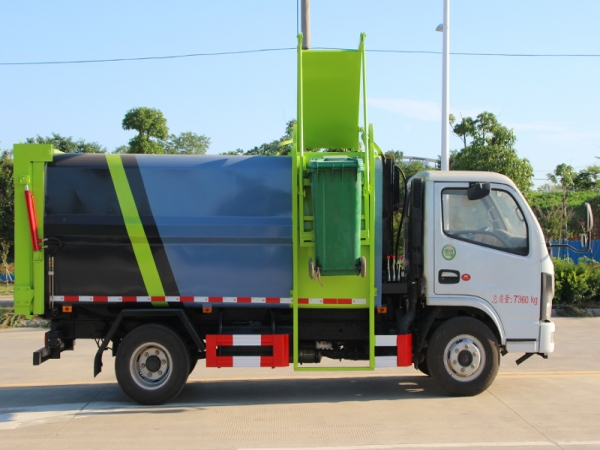 國六小多利卡 4.5方 餐廚垃圾車(chē)