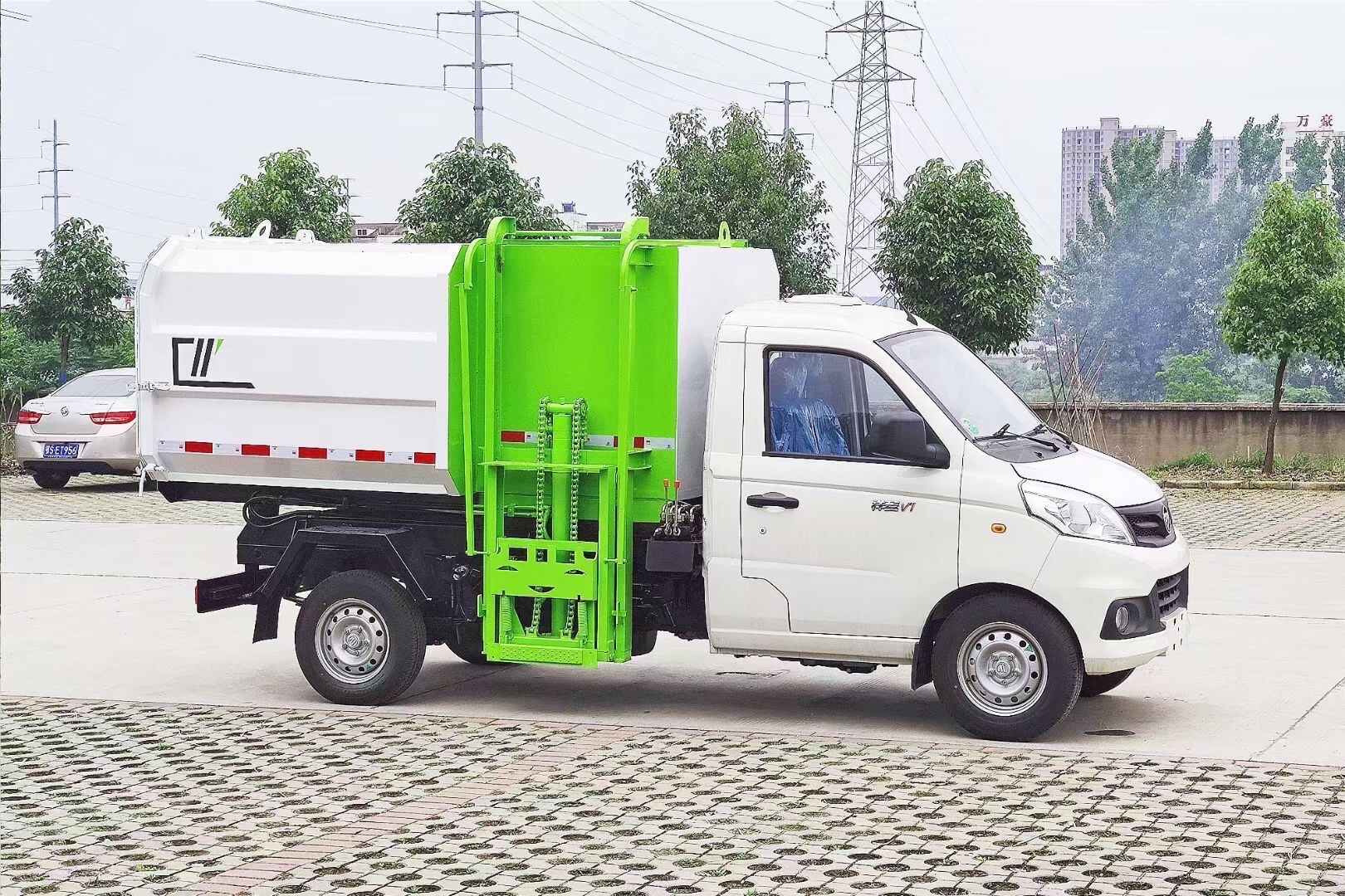 國六福田祥菱4方藍牌掛桶垃圾車(chē)