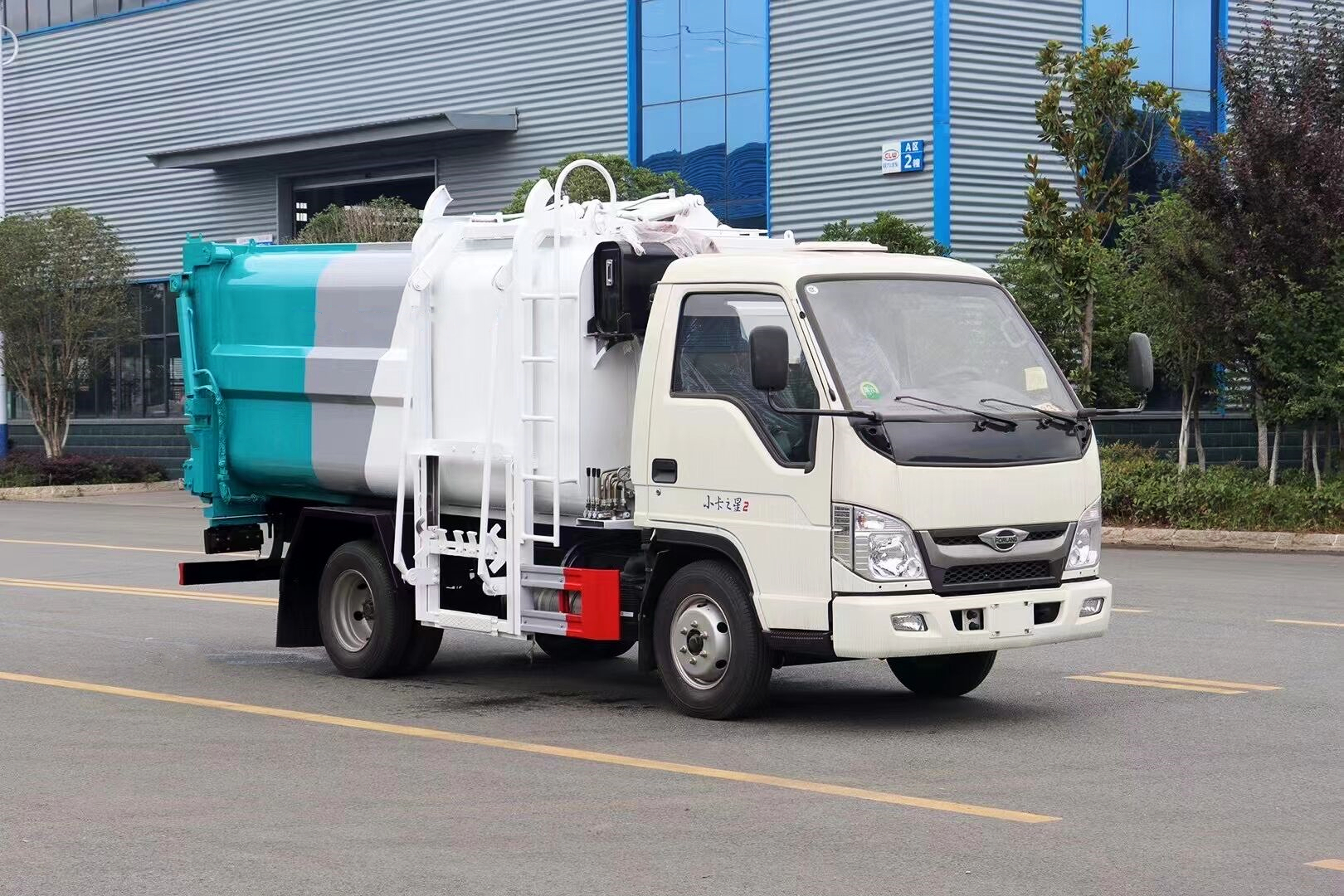 國六福田小卡4方掛桶垃圾車(chē)