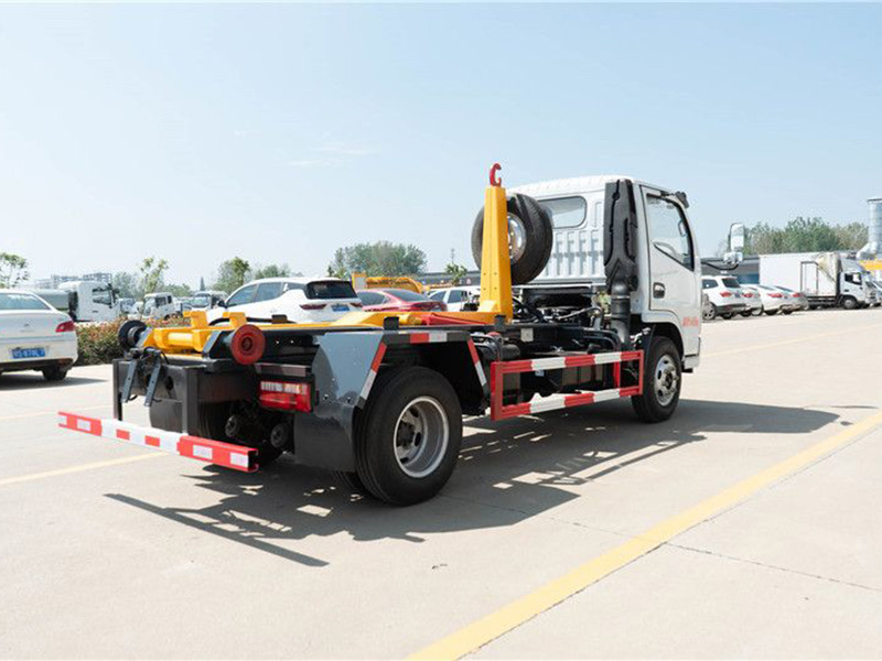 藍牌東風(fēng)多利卡5方勾臂垃圾車(chē)