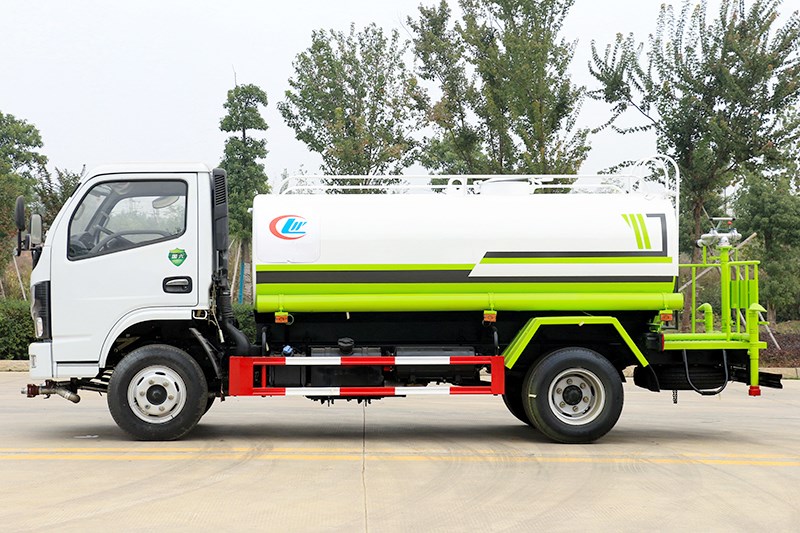 國六東風(fēng)小福瑞卡 5噸 灑水車(chē)