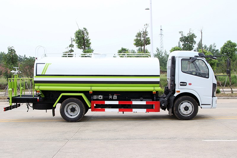 國六大多利卡 9.2噸灑水車(chē)