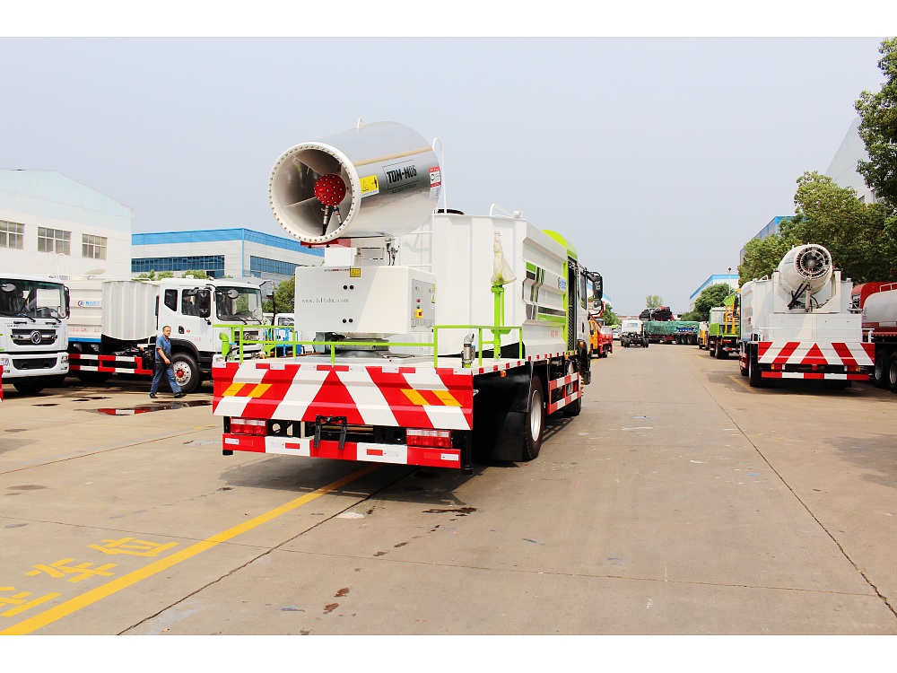 東風(fēng)專(zhuān)底噴霧霧炮車(chē)國六10立方/50-100米霧炮