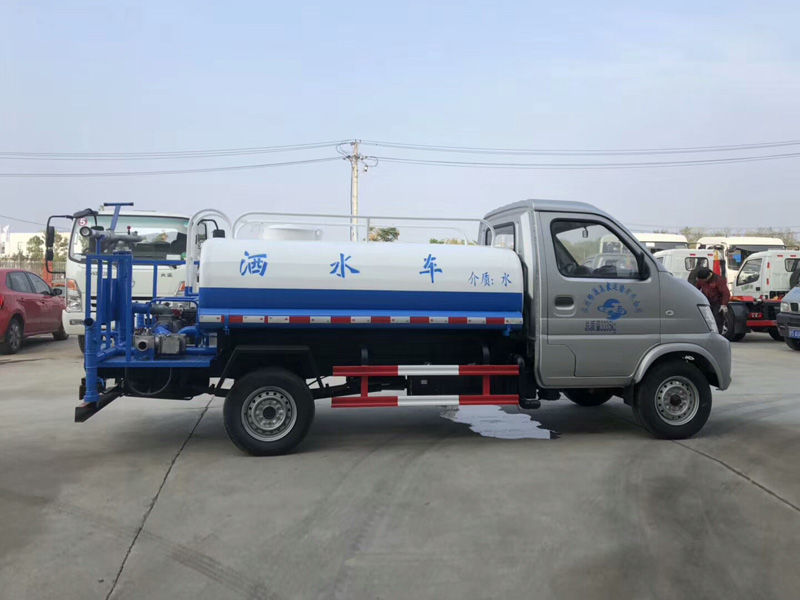 北汽昌河2噸藍牌汽油灑水車(chē)
