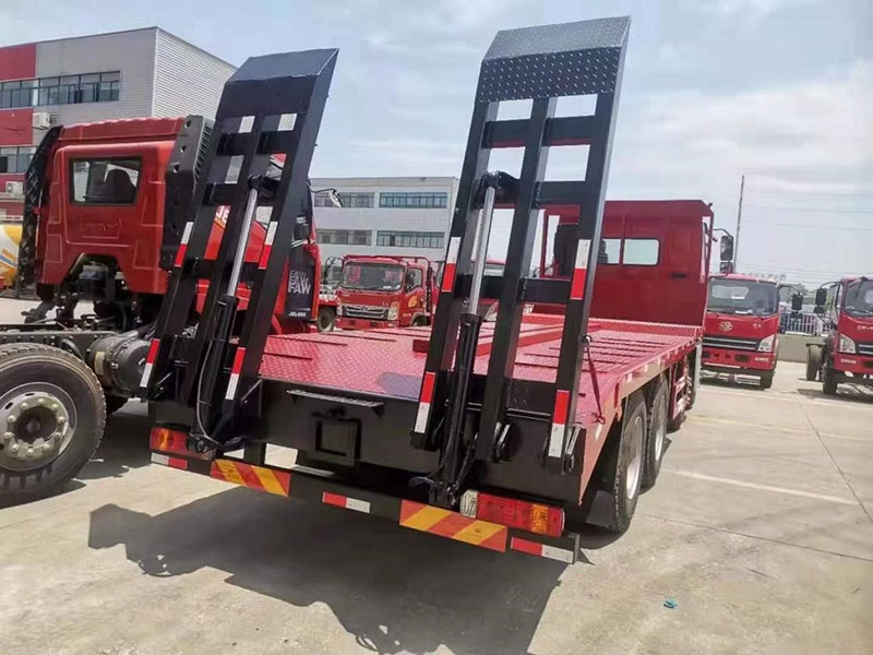 國六東風(fēng)柳汽前四后八平板運輸車(chē)