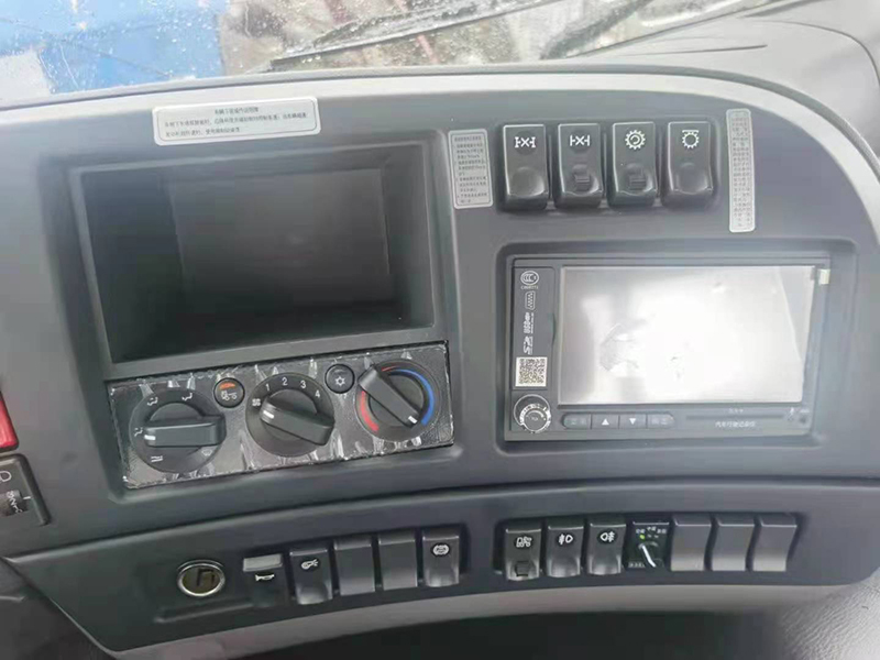 國六東風(fēng)D7V牌前四后八平板運輸車(chē)