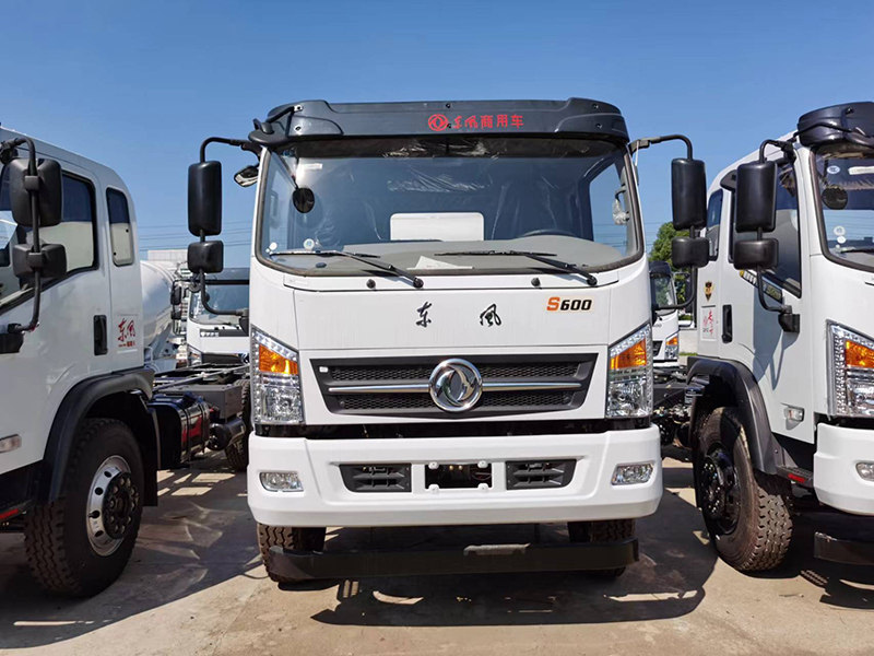 國六東風(fēng)S600單橋5.5攪拌車(chē)