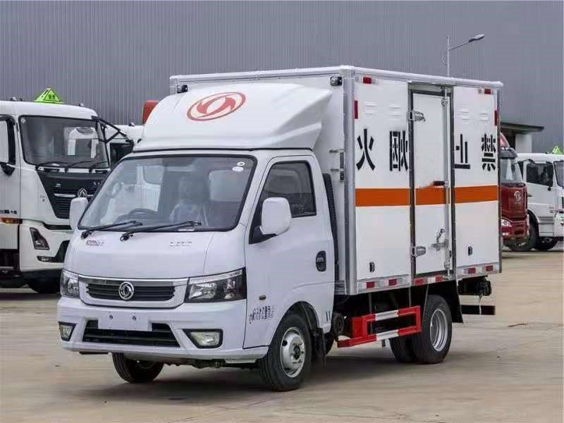 東風(fēng)途逸3.4米貨廂爆破器材運輸車(chē)
