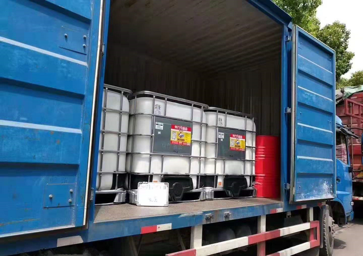 解放7.6米貨廂甲醇液體廂式運輸車(chē)