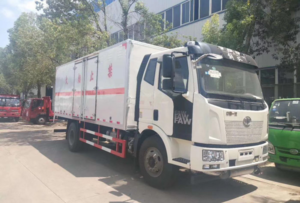 解放6米液體廂式運輸車(chē)