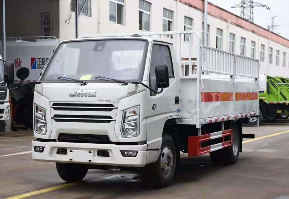 江鈴順達4.2米氣瓶運輸車(chē)