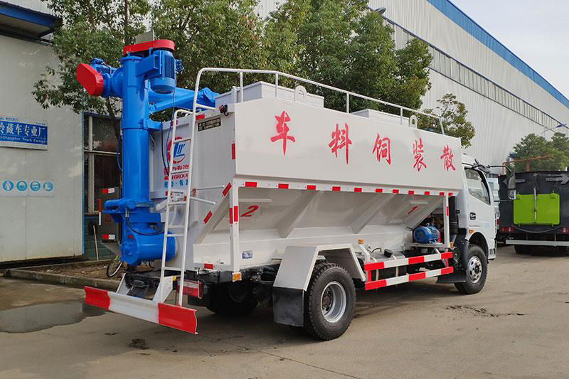 東風(fēng)多利卡散裝飼料運輸車(chē)