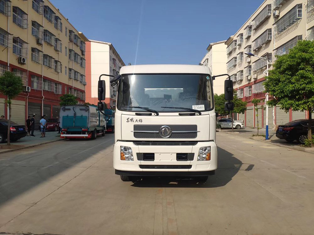 國六8方塵東風(fēng)天錦 干濕兩用掃路車(chē)