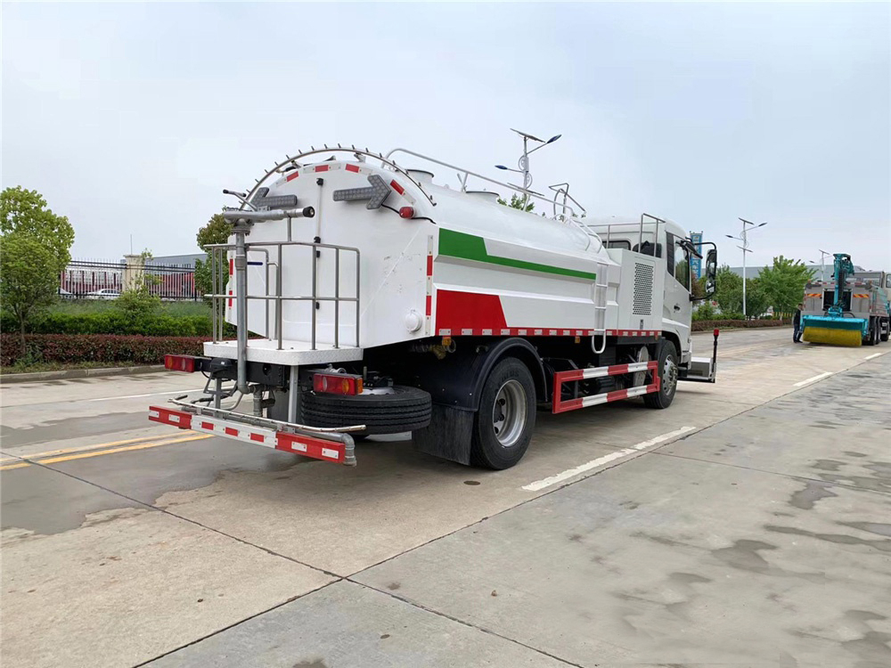國六8立方東風(fēng)天錦 路面清洗車(chē)