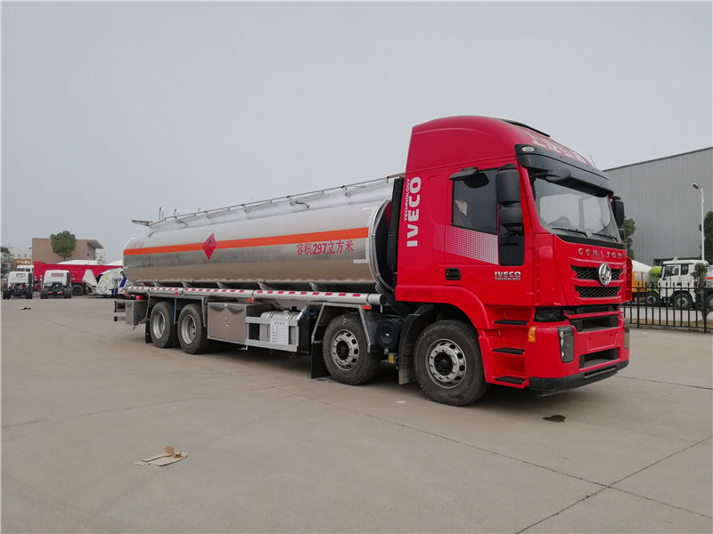上汽紅巖29.7方前四后八鋁合金運油車(chē)，20噸運油車(chē)