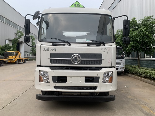 12.65方國六東風(fēng)多利卡油罐車(chē)