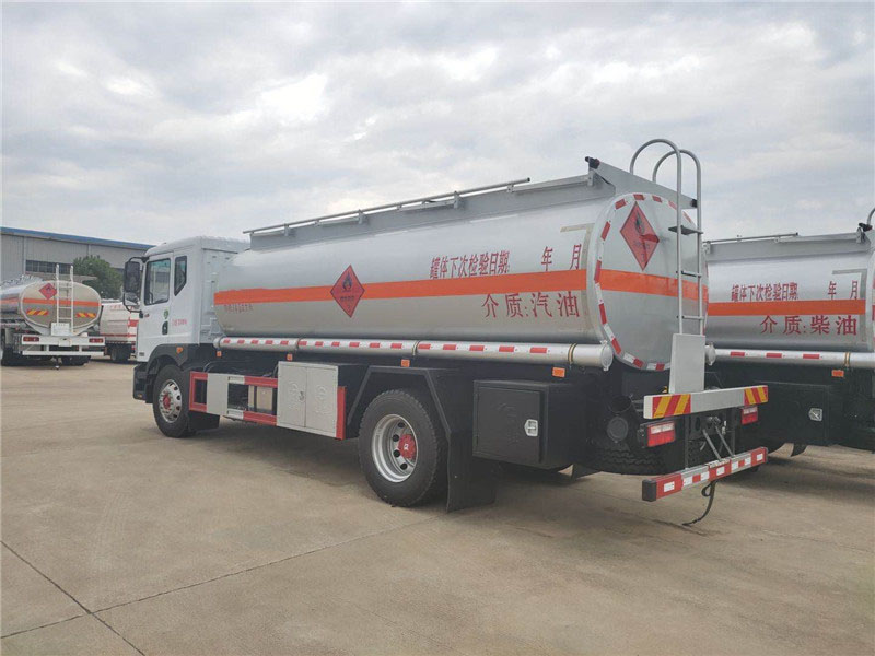 14.5方國六東風(fēng)D9油罐車(chē)