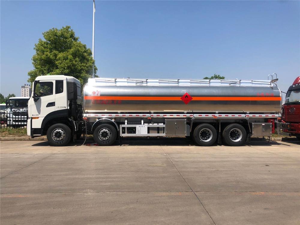 25.2國六東風(fēng)天龍前四后八鋁合金運油車(chē)