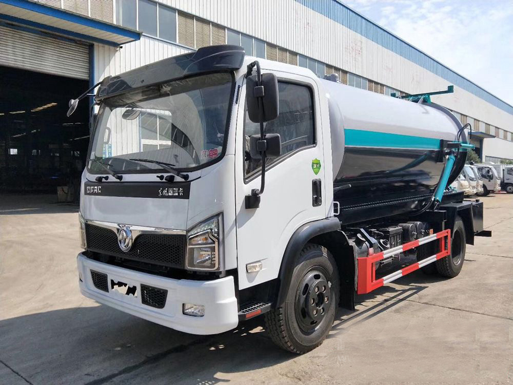 國六8方東風(fēng)D7 吸污車(chē)