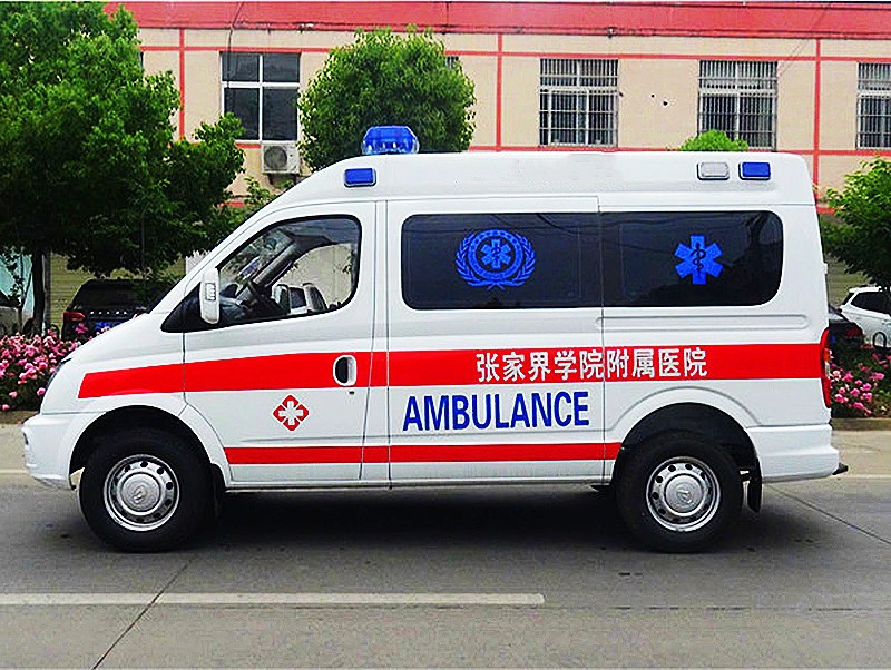 上汽大通V80短軸中頂救護車(chē)