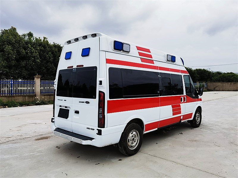 福特新時(shí)代長(cháng)軸高頂負壓救護車(chē)