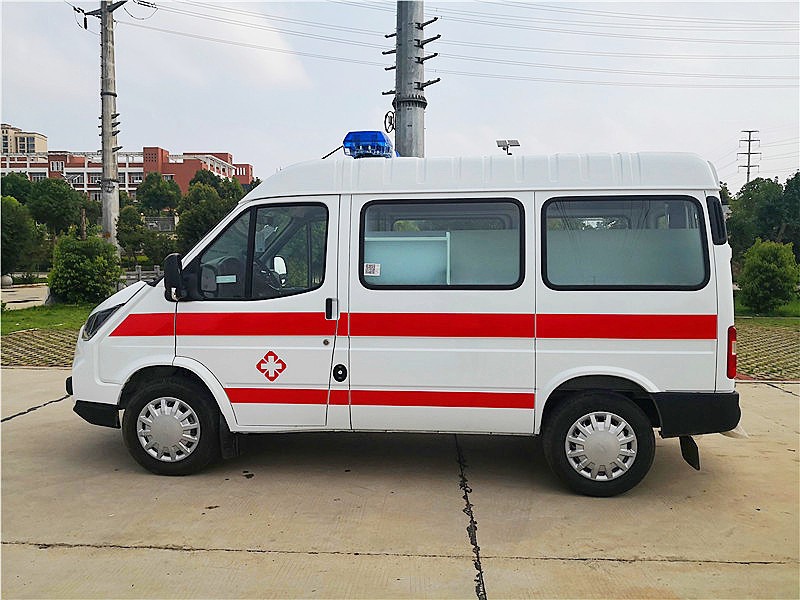 江鈴特順短軸中頂柴油版救護車(chē)