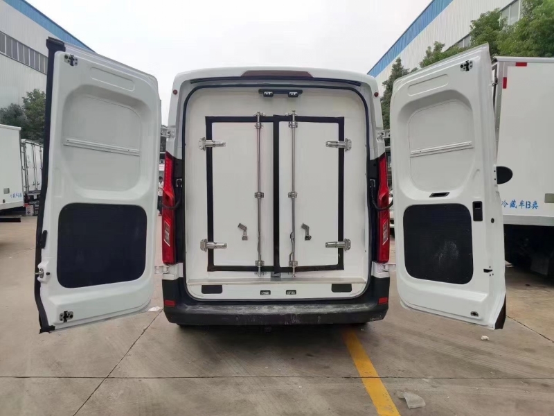 國六上汽大通面包冷藏車(chē)