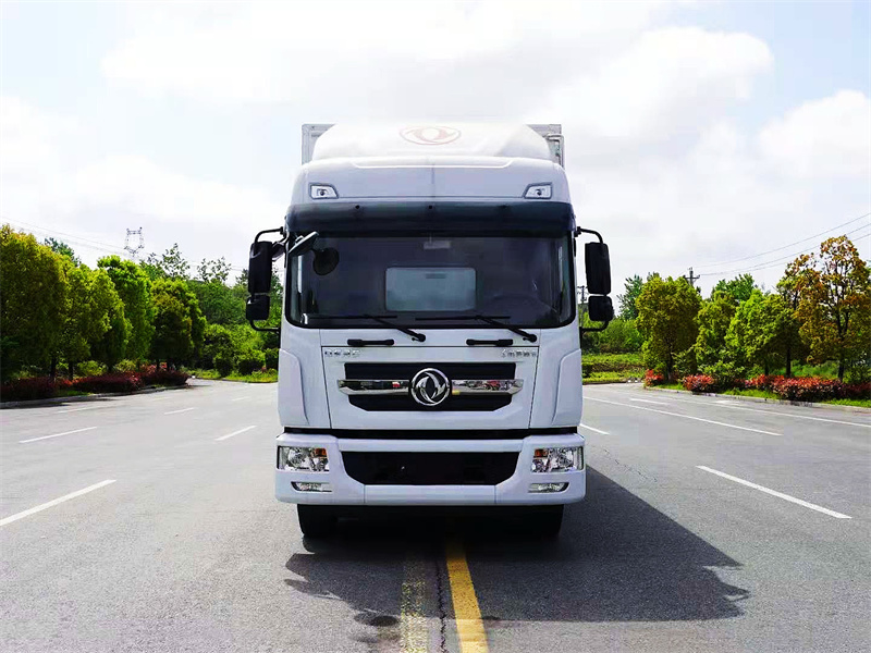 國六 東風(fēng)多利卡6.8米冷藏車(chē)