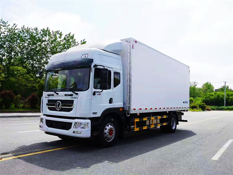 國六 東風(fēng)多利卡6.8米冷藏車(chē)