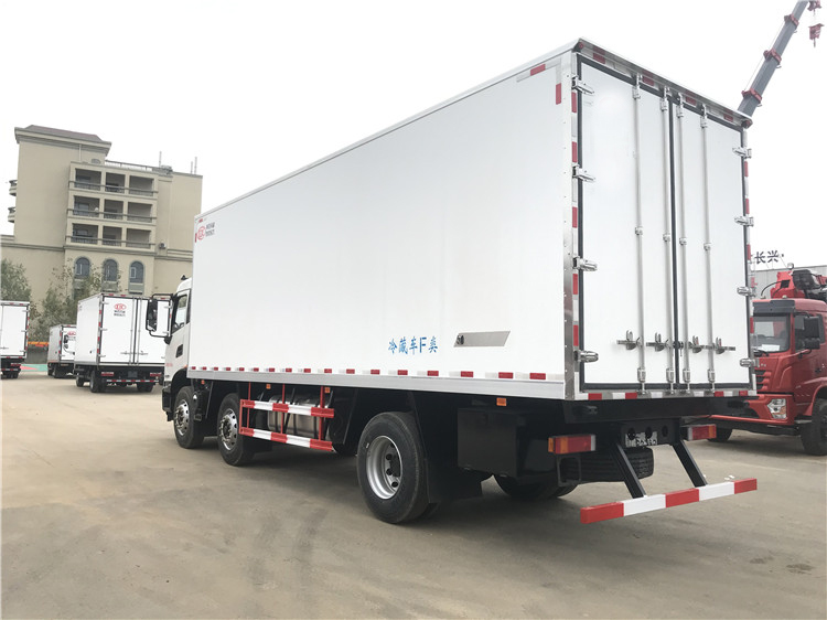 國六 東風(fēng)天錦小三軸7.7米冷藏車(chē)