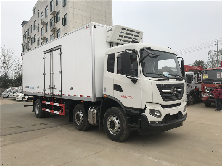 國六 東風(fēng)天錦小三軸7.7米冷藏車(chē)