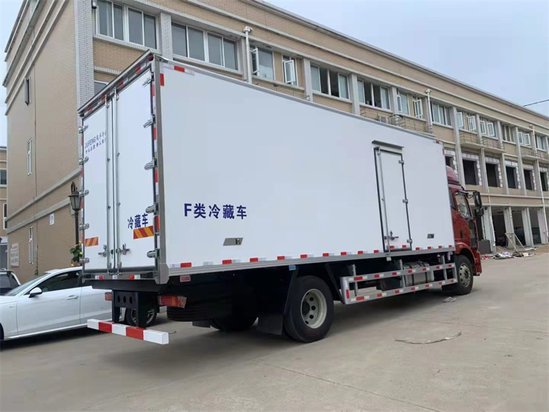 國六 精英版J6L解放6.8米高頂雙臥冷藏車(chē)