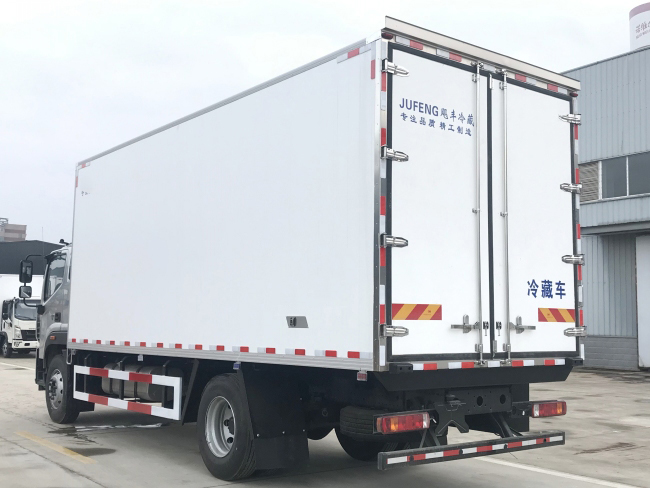 廂長(cháng)6.8米福田歐馬可S5冷藏車(chē)國六